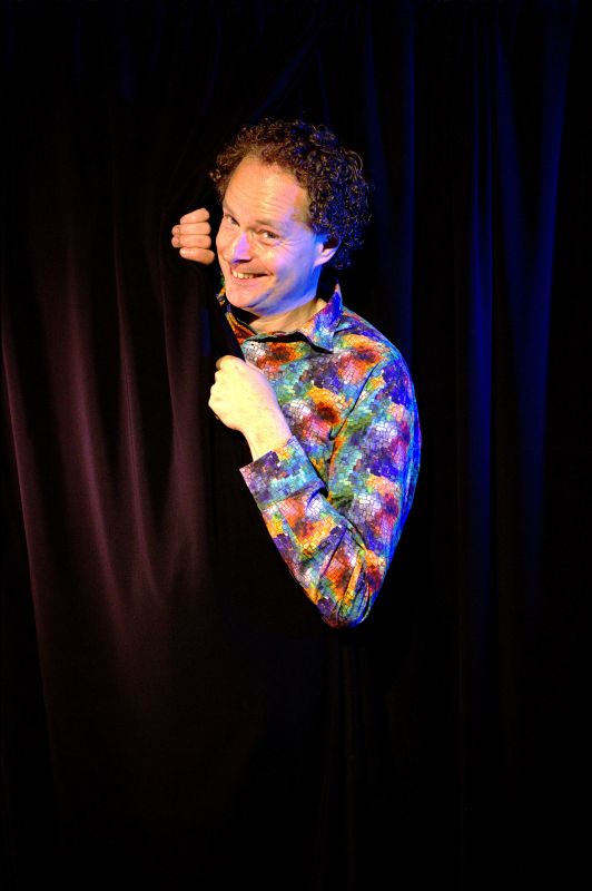 Zondag 24 september. Cabaretprogramma met Femke Vernij en Arie Vuyk in De Groate Kerk van St.-Jacobiparochie, aanvang 15